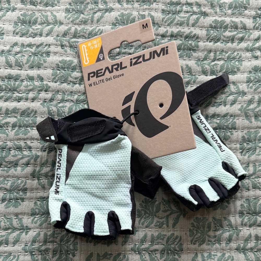 Pearl Izumi Women's Short Finger Cycling Gloves in Mint and Black